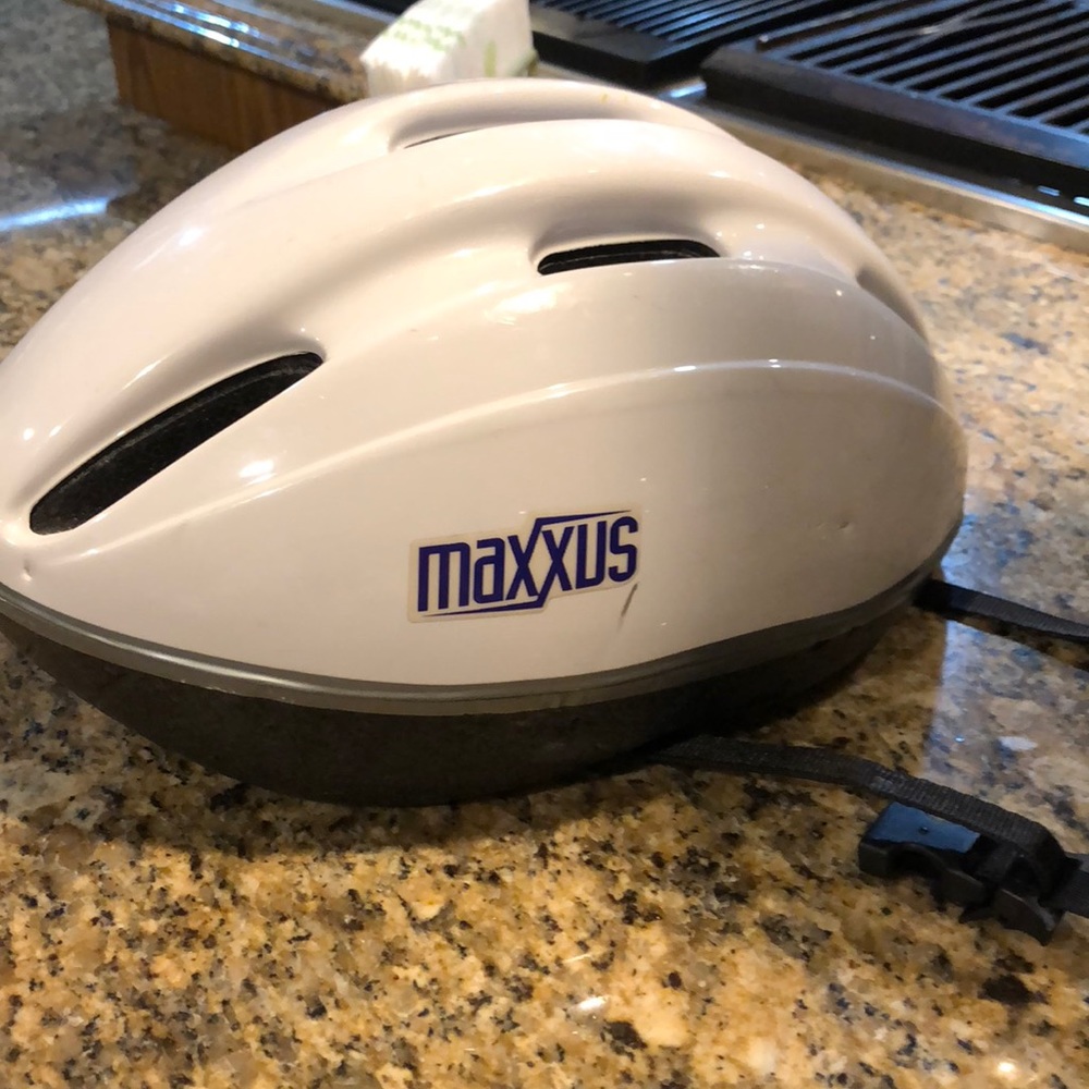 Bicycle helmet